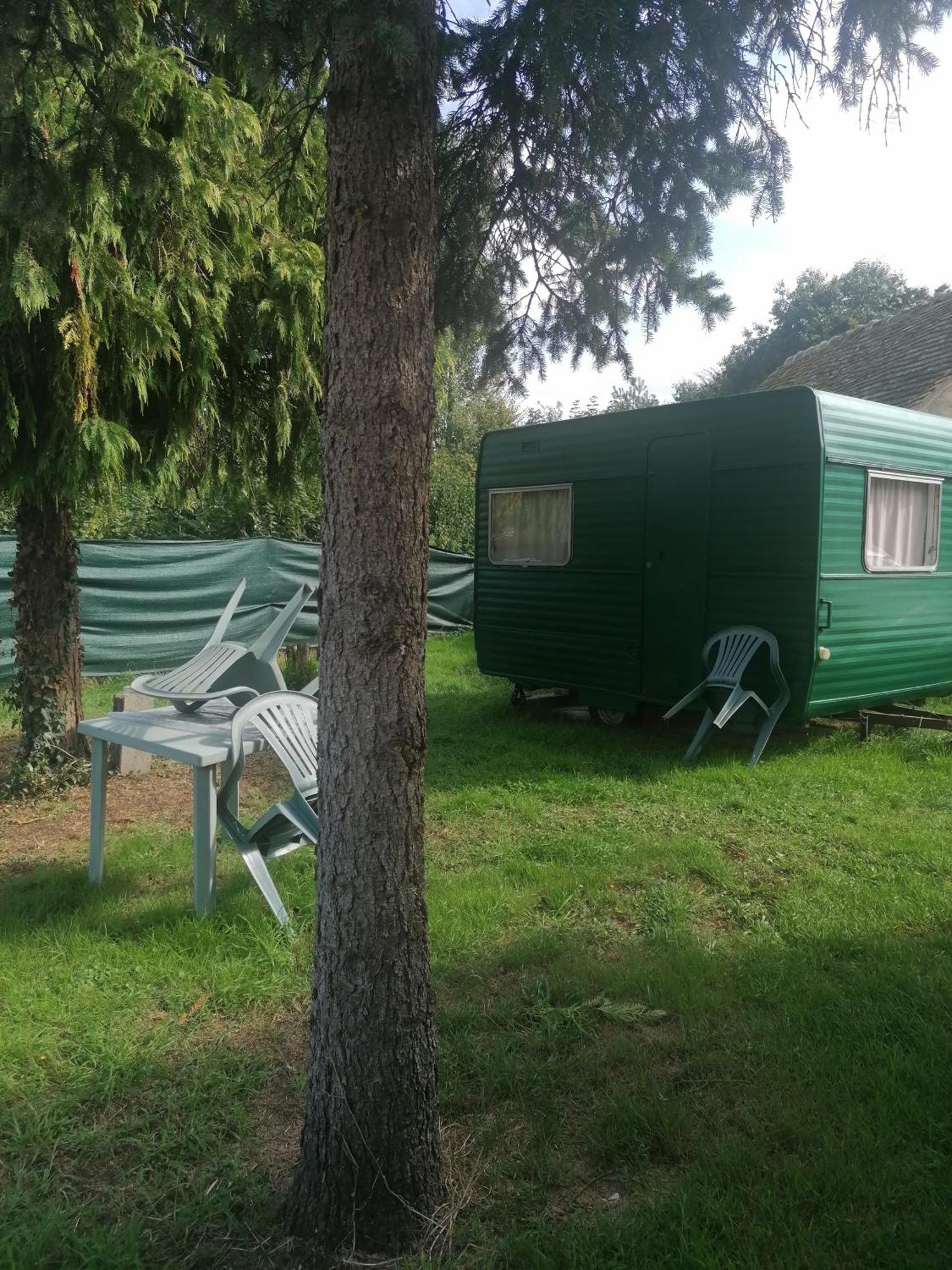 Petite Caravane Deux Places Saint-Corneille Zewnętrze zdjęcie